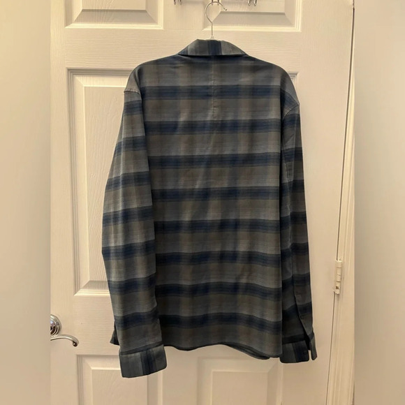 Lululemon Mason's Peak Flannel Shirt in Shade Plaid True Navy Mineral Blue - Picture 3 of 4